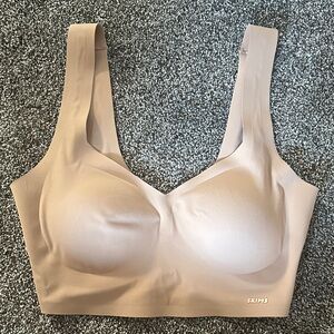SKIMS Seamless Wireless Bra in Light Beige
